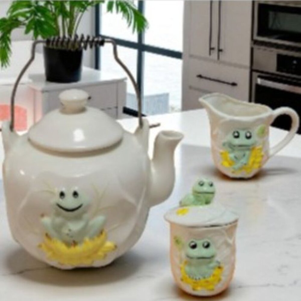 Retro Cute Kawaii Pastel Neil the Frog Teapot Kettle w/ Sugar & Creamer